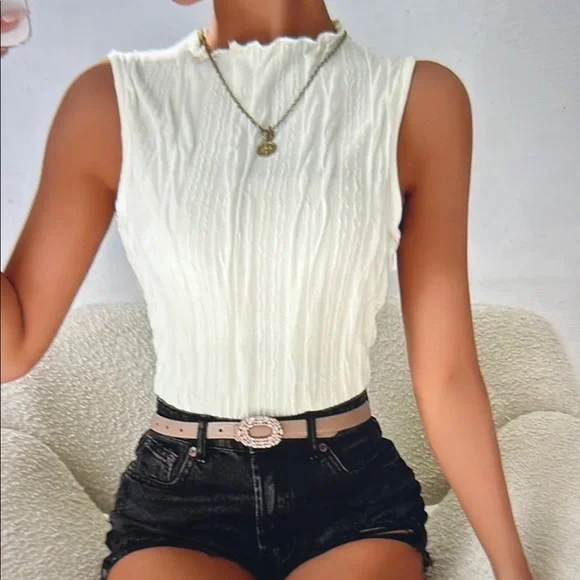 🍒5/$25🍒Last one ❤️ New 🌺Elegant White Sleeveless Top - Picture 2 of 6